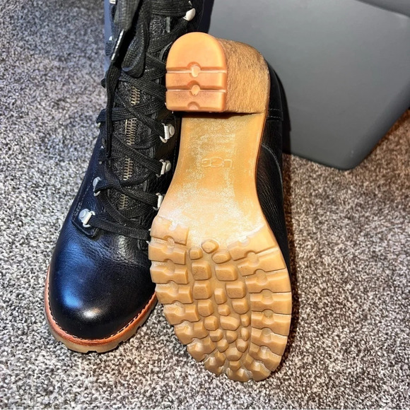 UGG Lace UP Leather Heeled Boots Size 9 - Picture 5 of 9